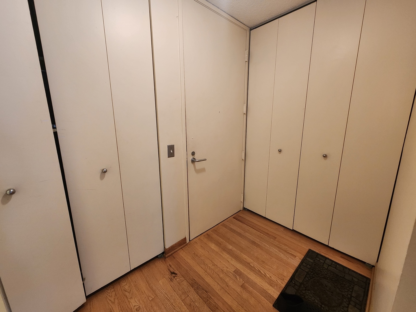 3660 N Lake Shore Drive 1105 Property Photo 6