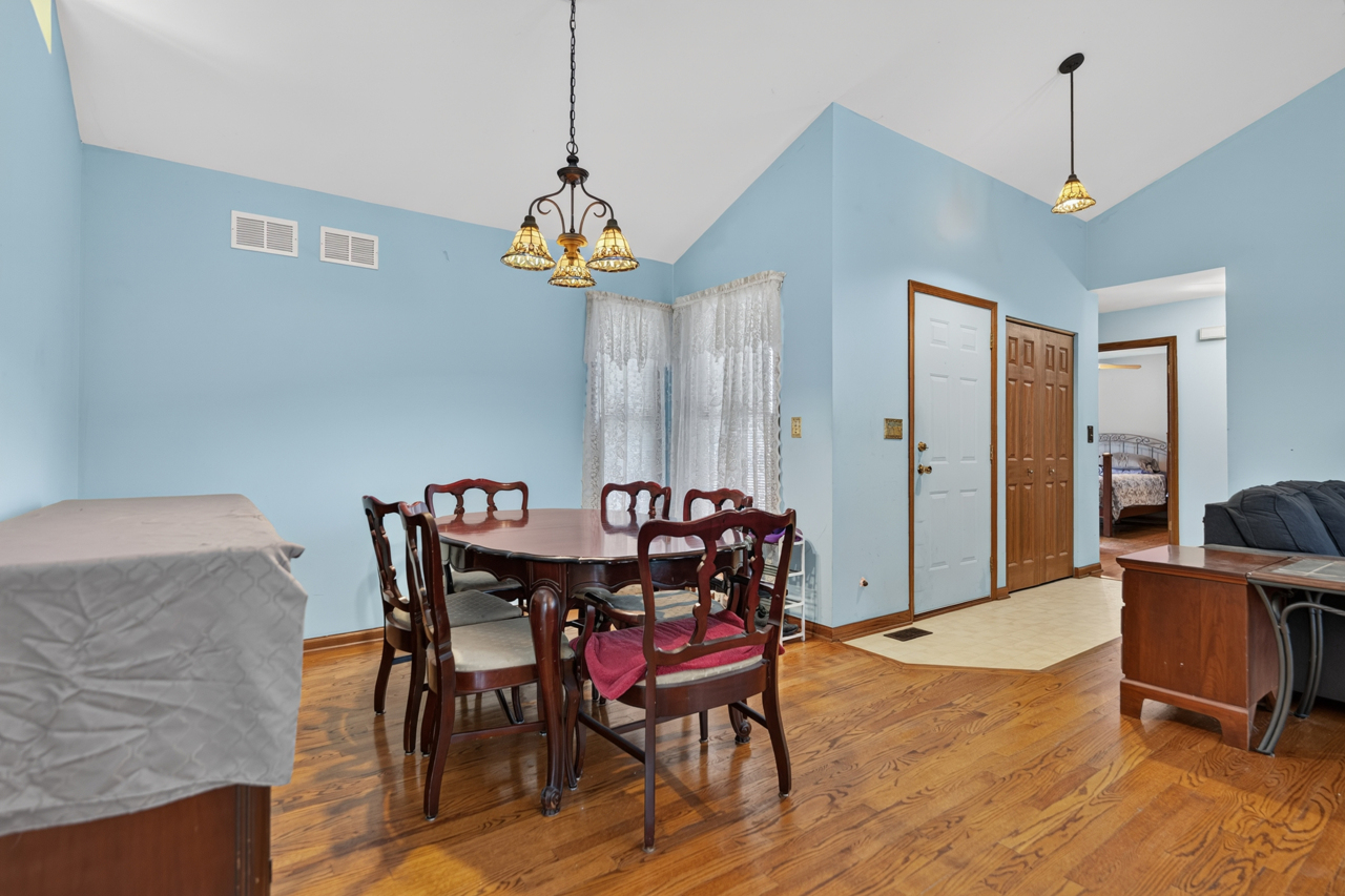 2400 Winfield Lane Property Photo 4