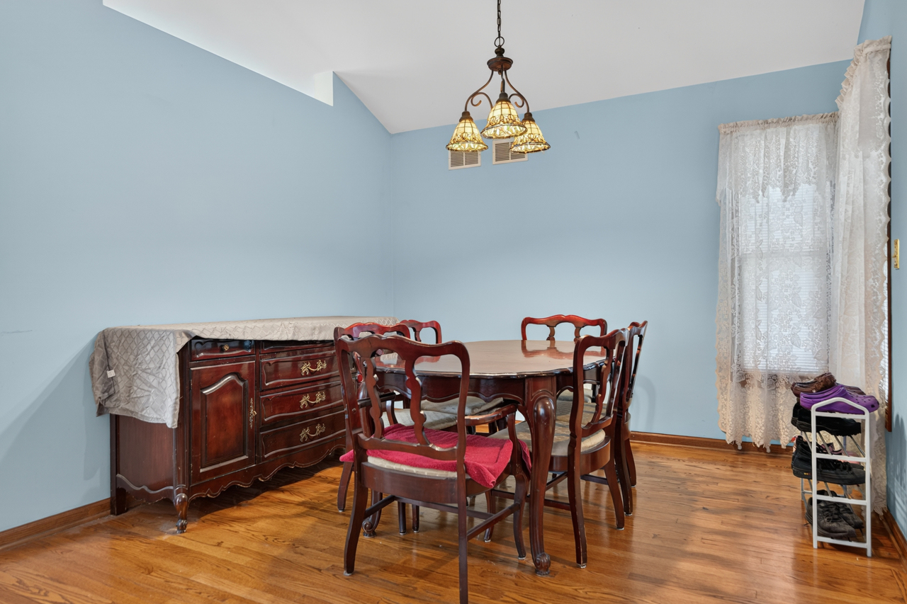 2400 Winfield Lane Property Photo 8