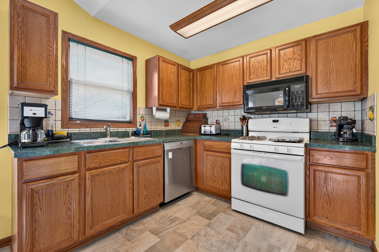 2400 Winfield Lane Property Photo 13