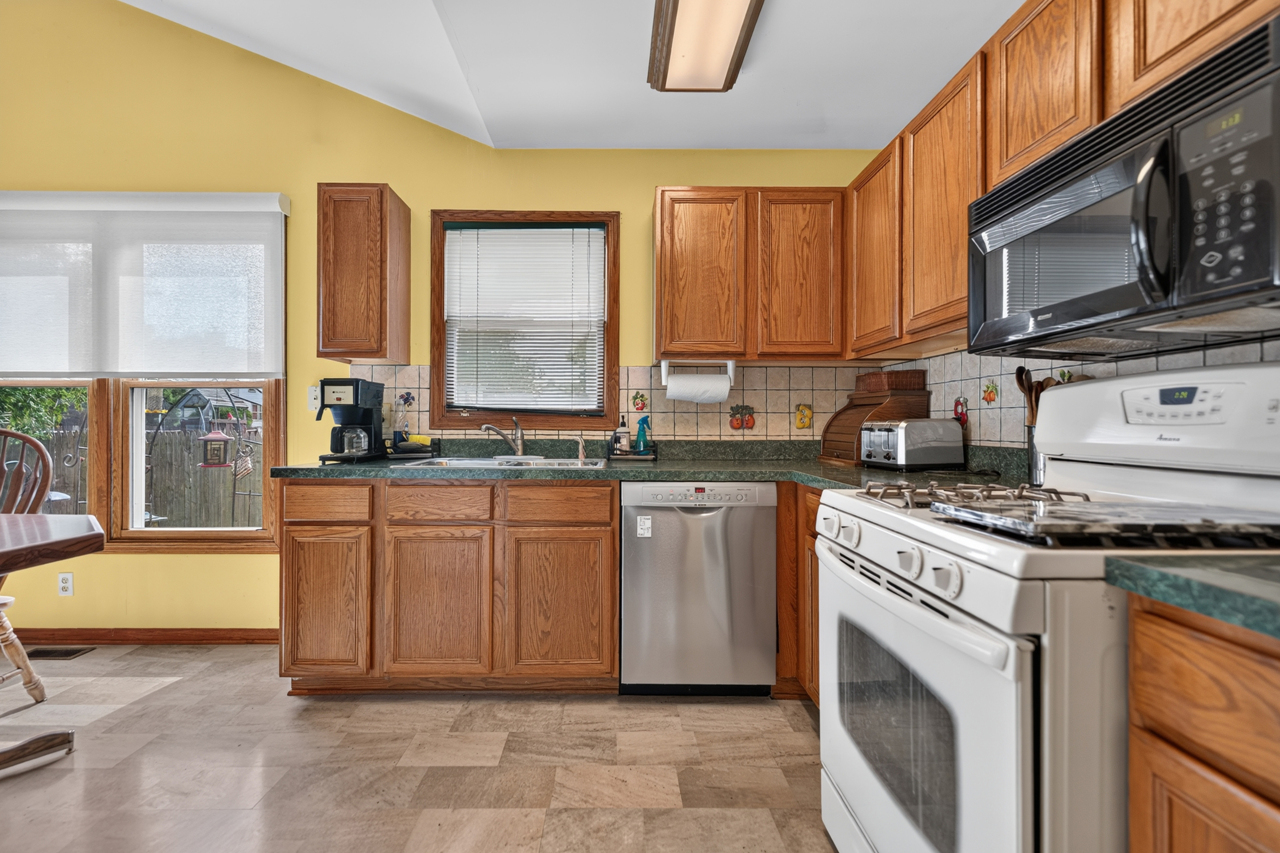 2400 Winfield Lane Property Photo 14