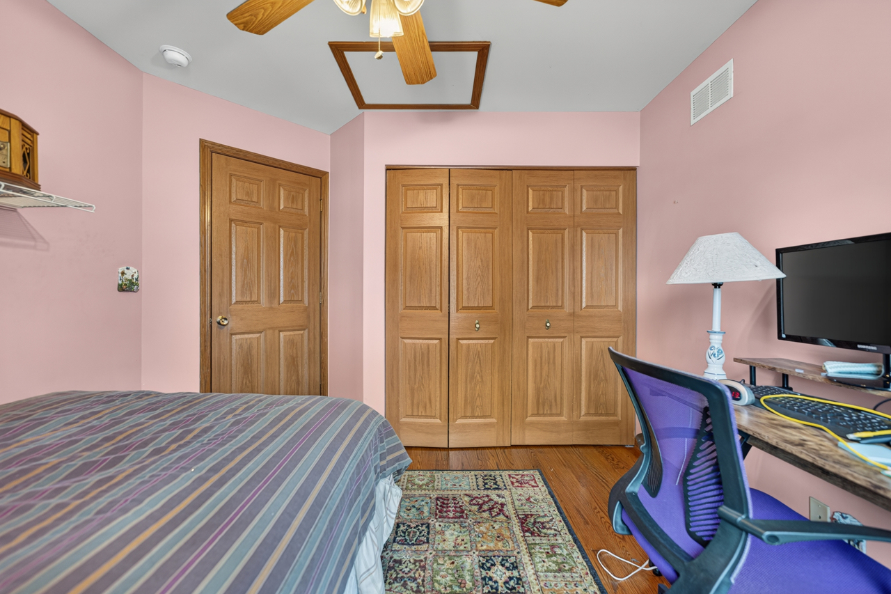 2400 Winfield Lane Property Photo 28