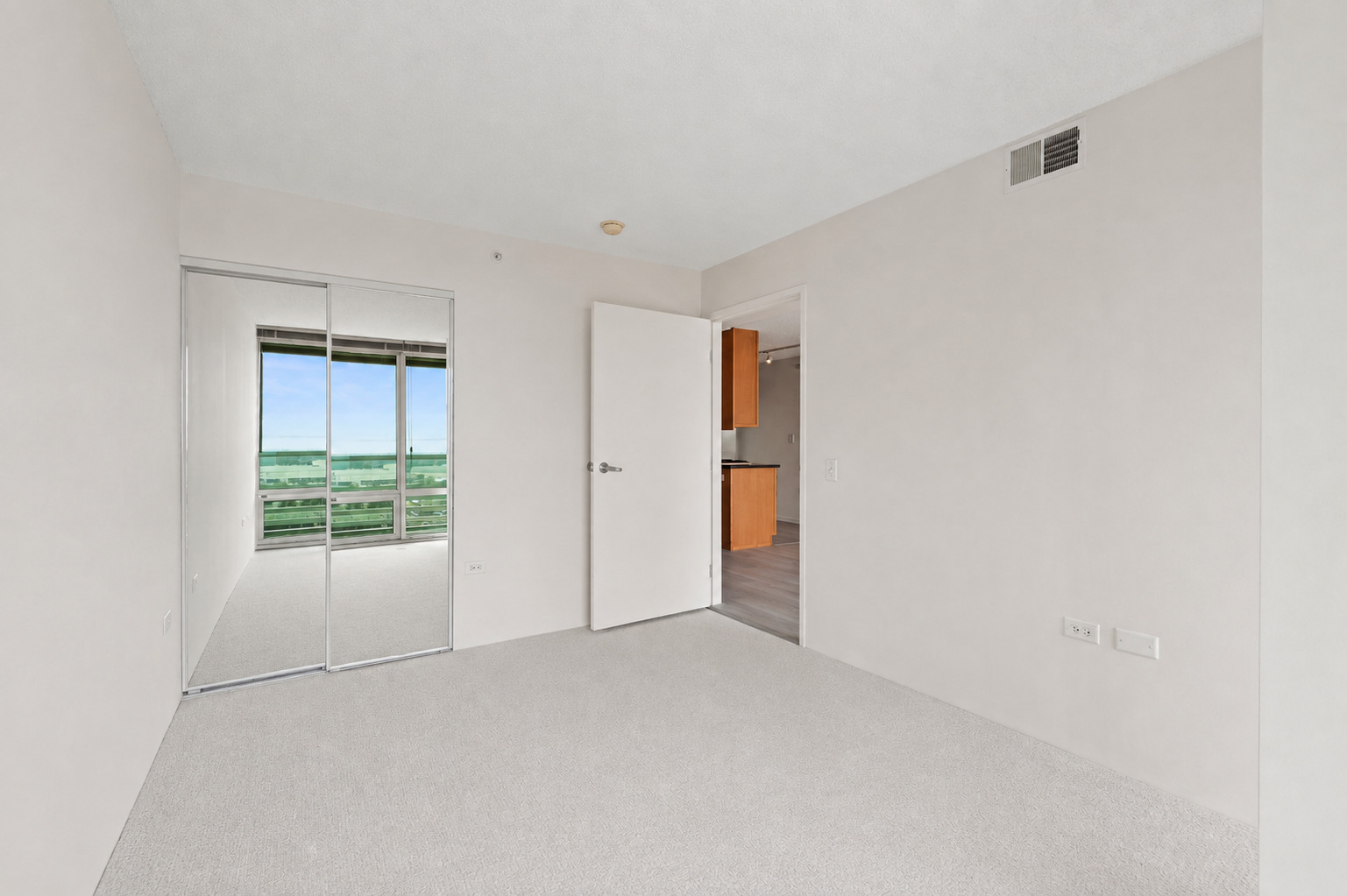 9715 Woods Drive 1505 Property Photo 12