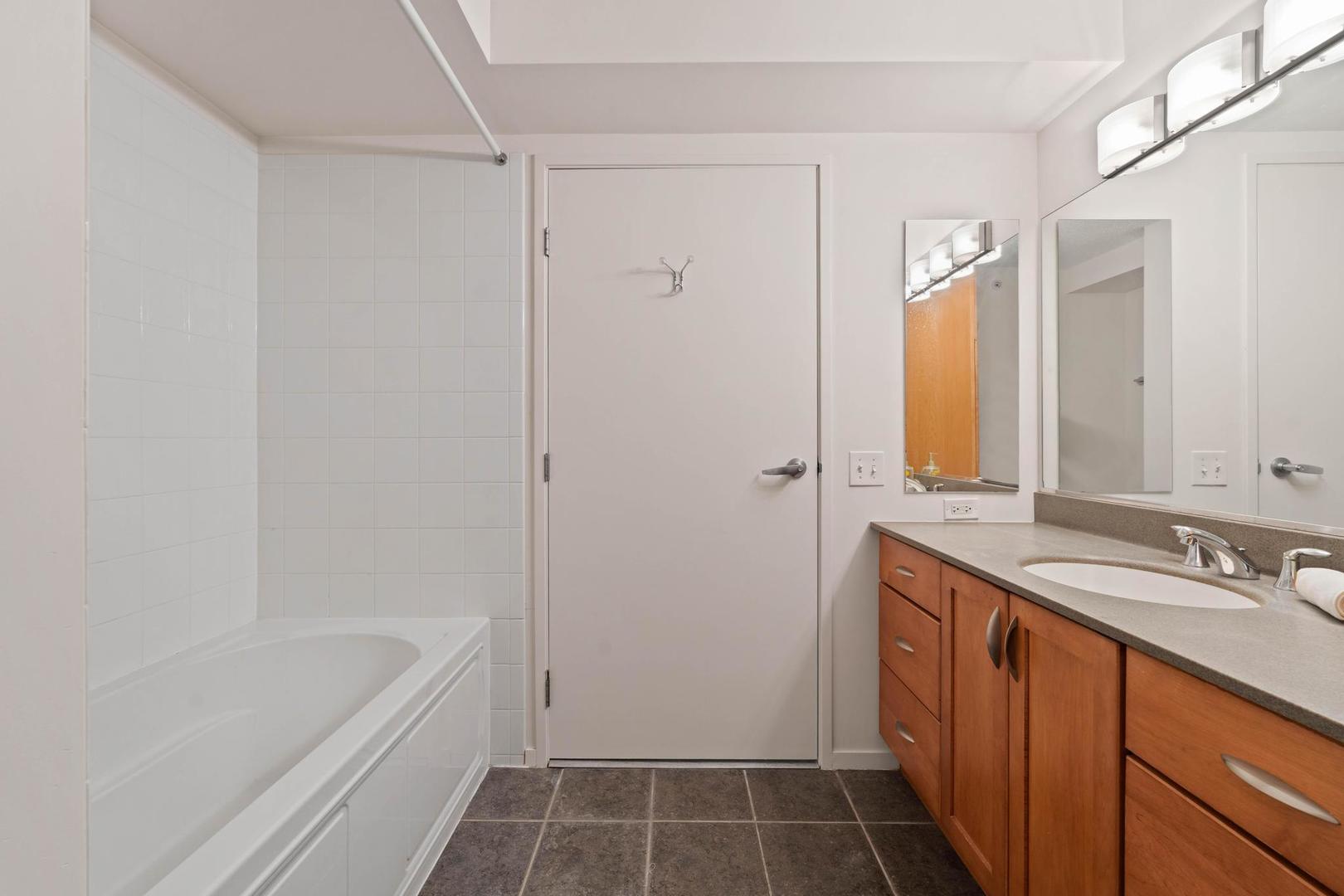 9715 Woods Drive 1505 Property Photo 18