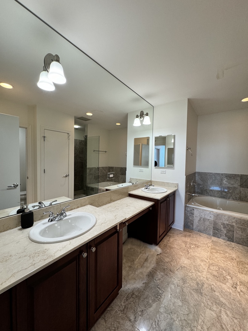 1201 S Prairie Avenue 903 Property Photo 13