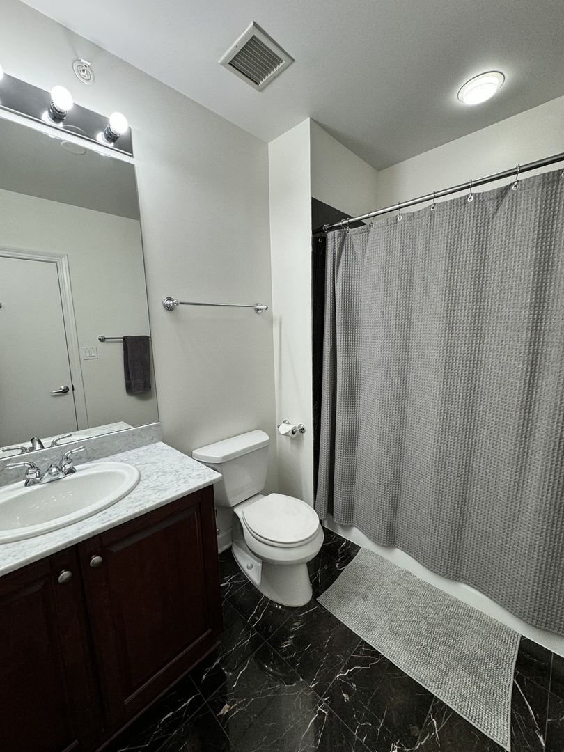 1201 S Prairie Avenue 903 Property Photo 17