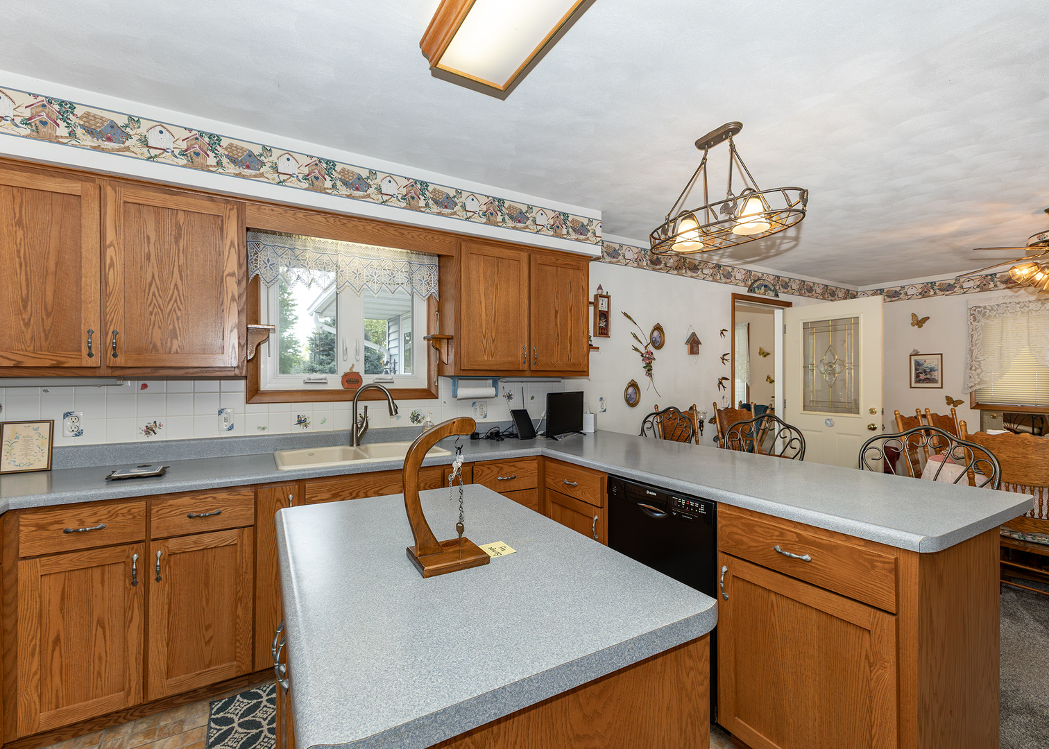 7807 Kelly Court Property Photo 5