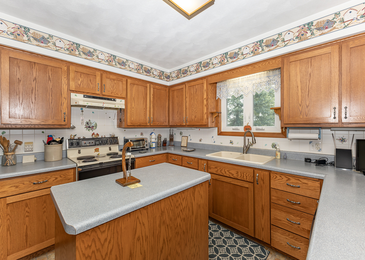 7807 Kelly Court Property Photo 6