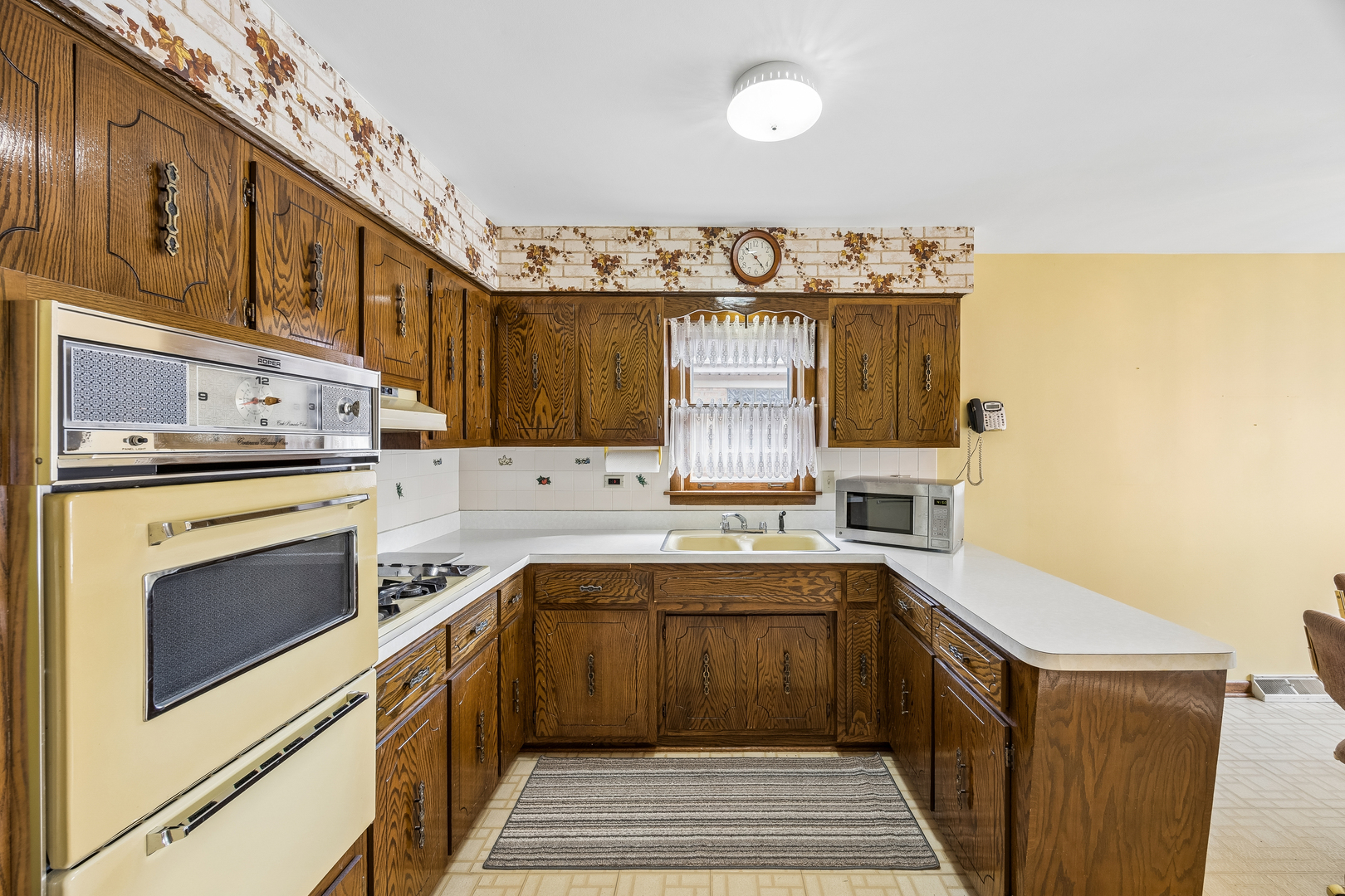 648 Escanaba Avenue Property Photo 4