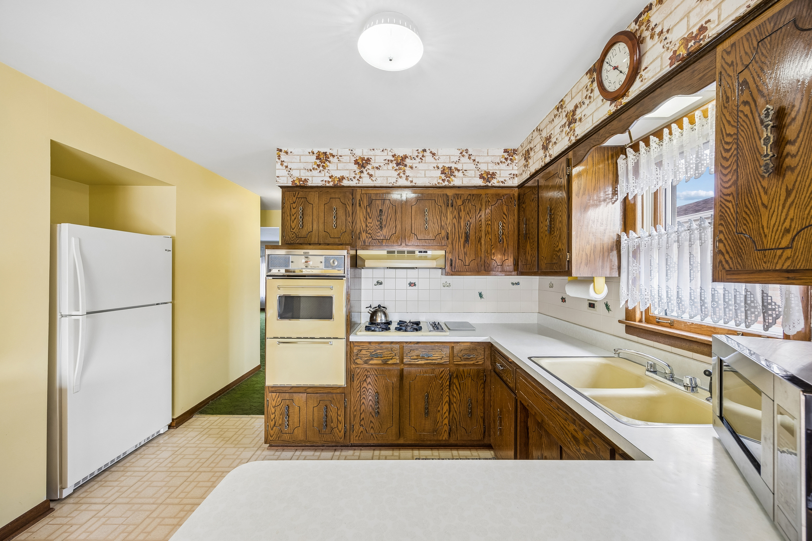 648 Escanaba Avenue Property Photo 6