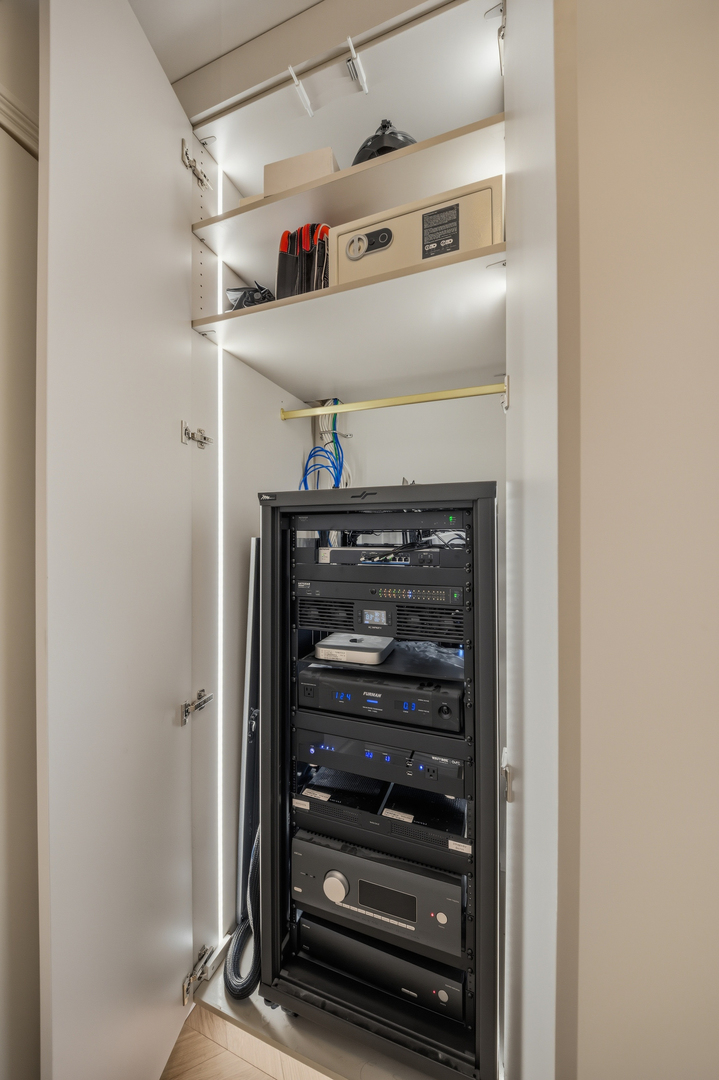 111 E Chestnut Street Ph-ab Property Photo 82