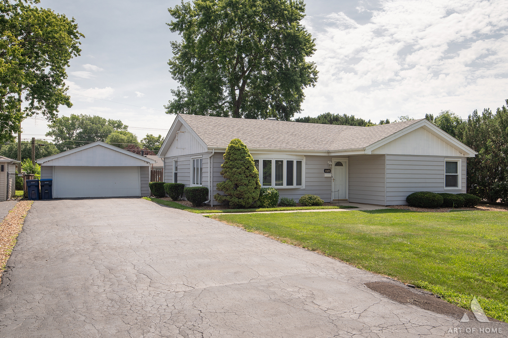 11655 S Nagle Avenue Property Photo 2