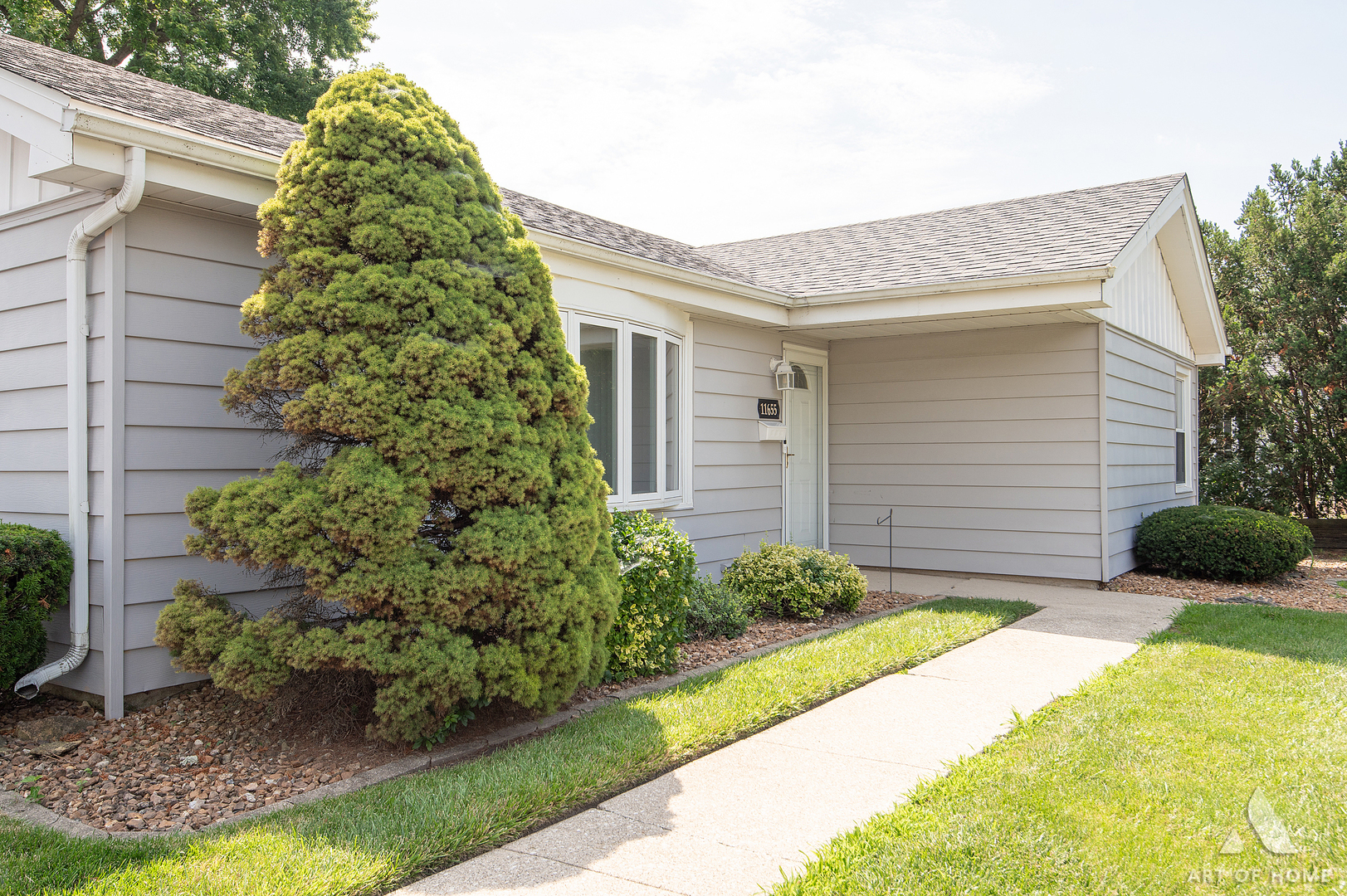 11655 S Nagle Avenue Property Photo 4