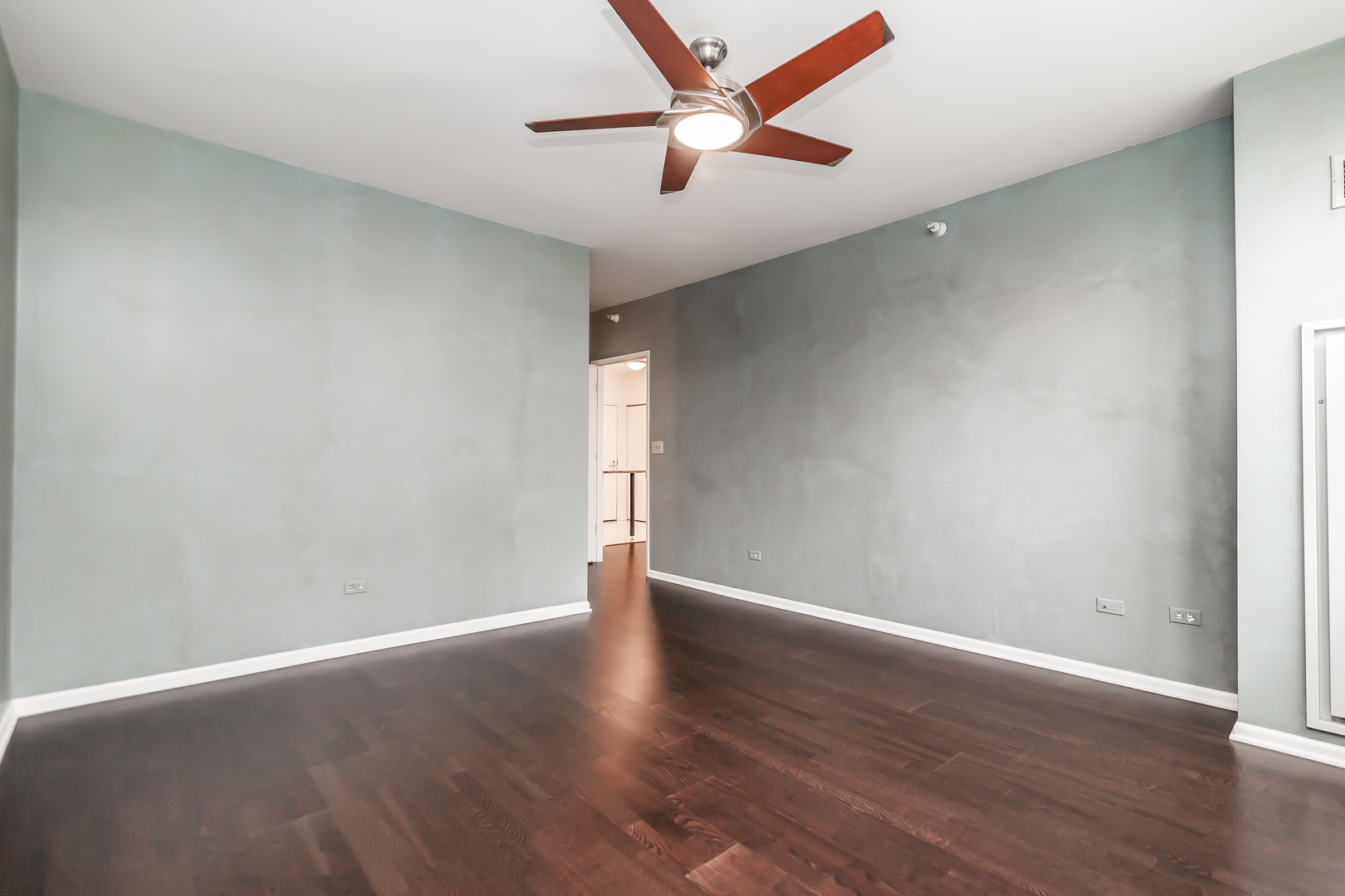 21 W Chestnut Street 1602 Property Photo 9