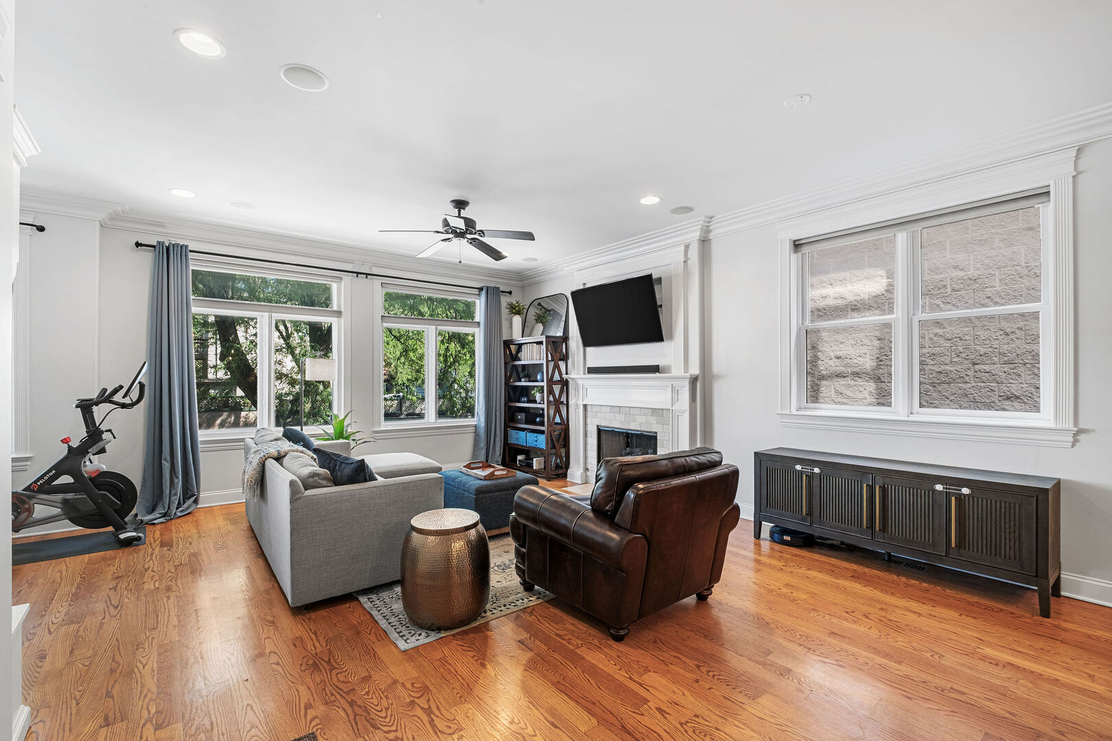 3340 N Damen Avenue 2s Property Photo 4