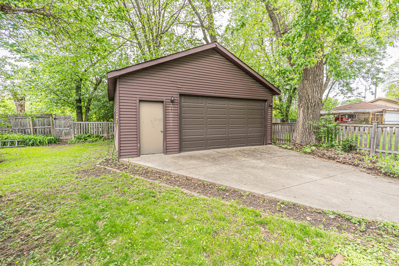 9932 S Maplewood Avenue Property Photo 24