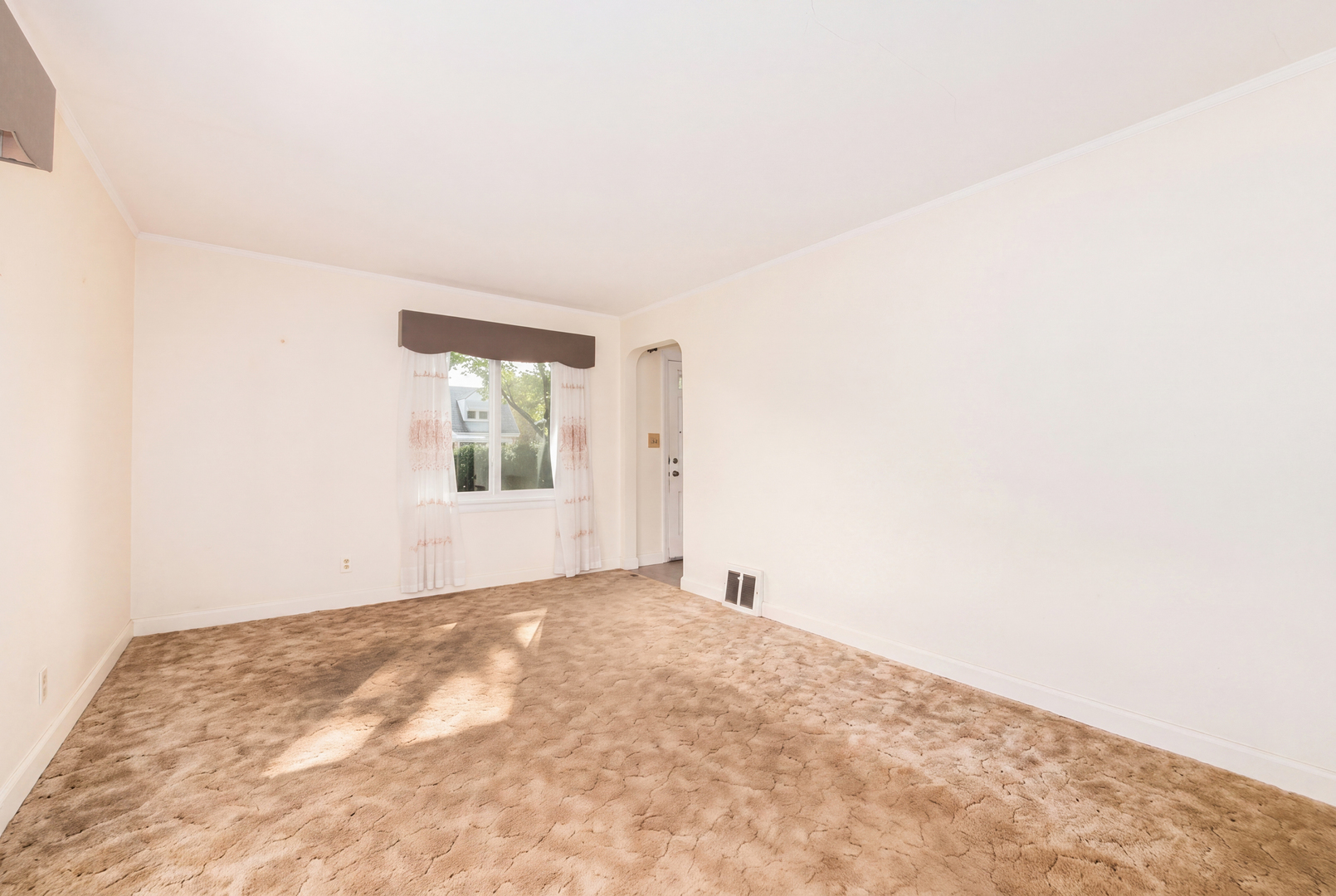 3354 N Paris Avenue Property Photo 3