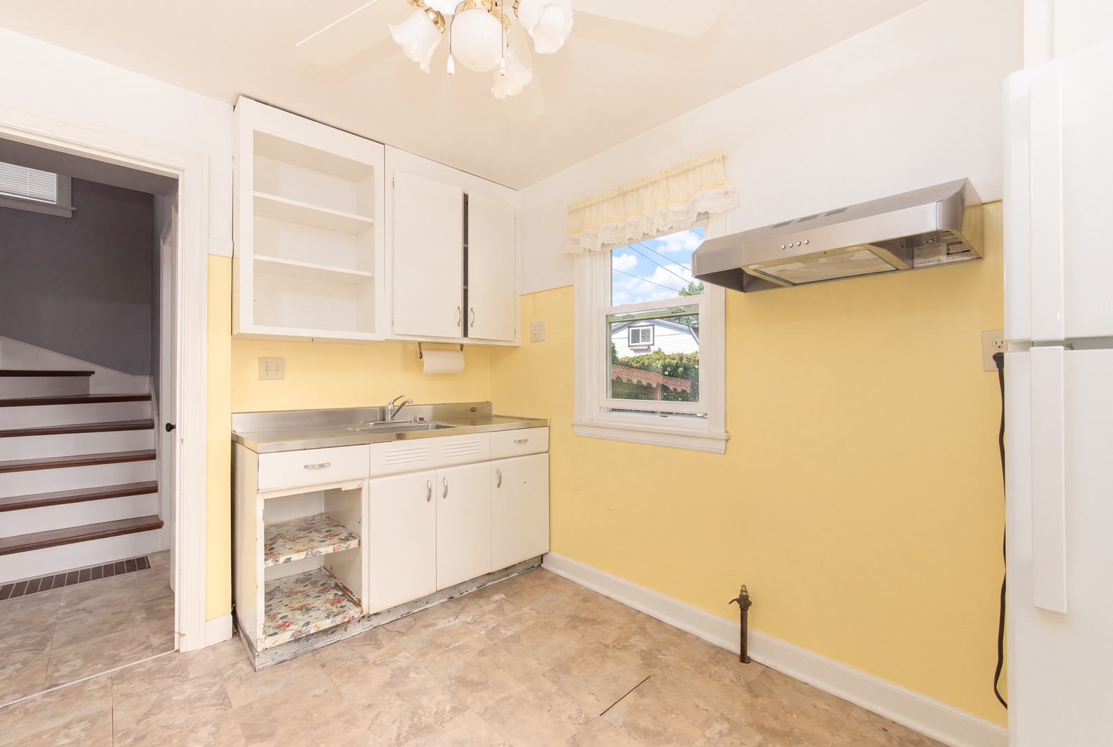 3354 N Paris Avenue Property Photo 7