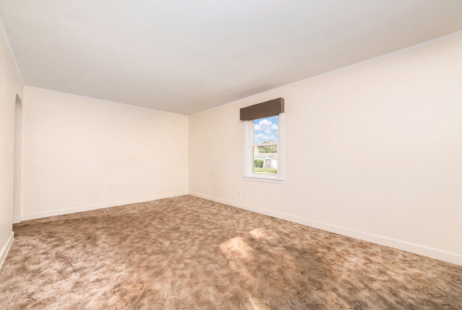 3354 N Paris Avenue Property Photo 10