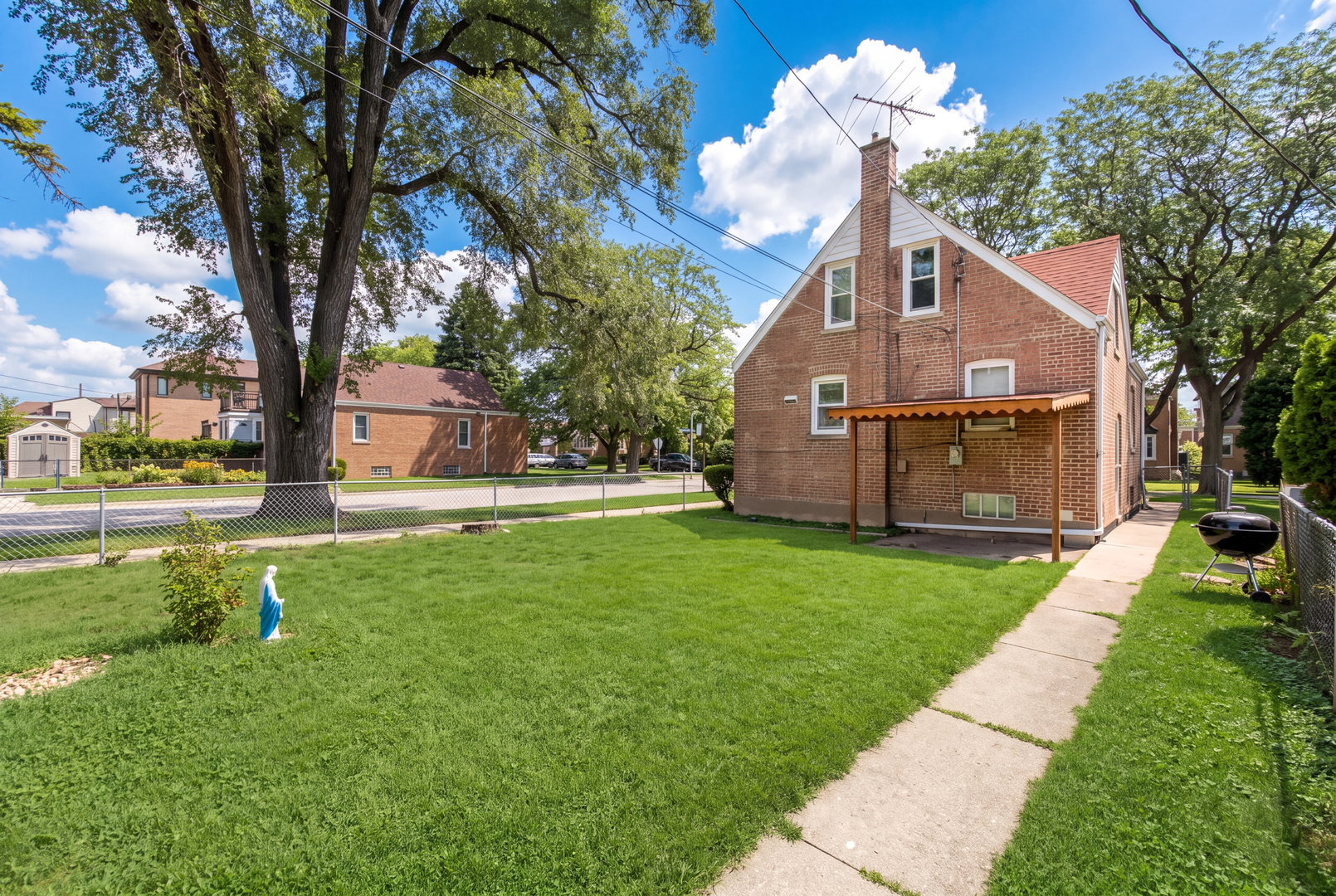 3354 N Paris Avenue Property Photo 14