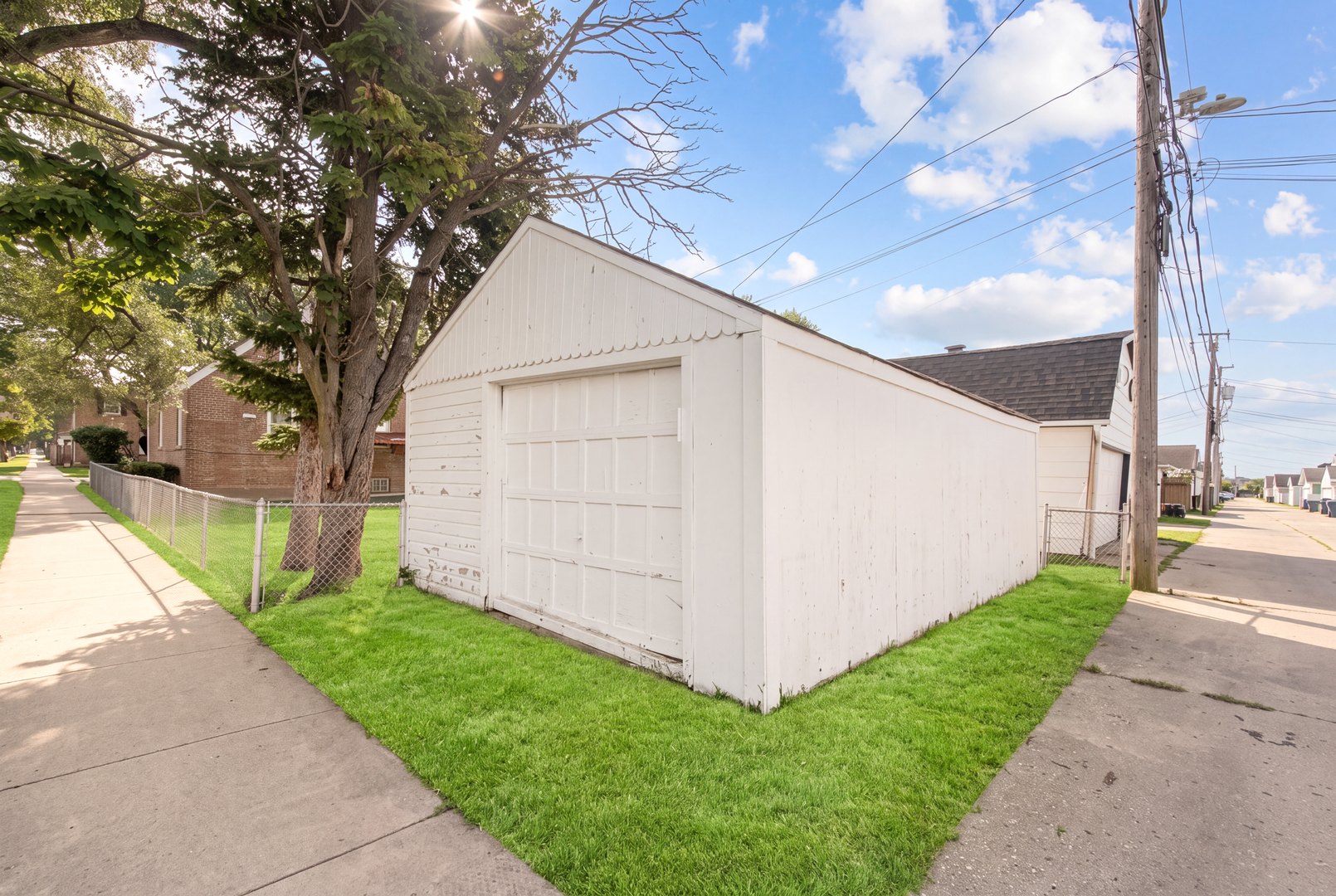 3354 N Paris Avenue Property Photo 16