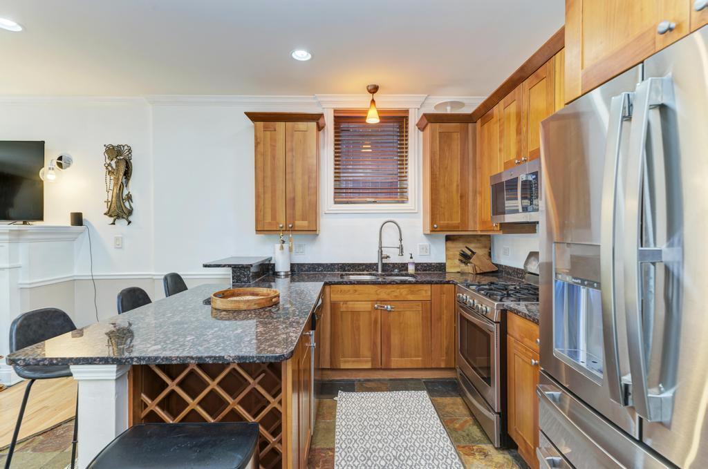 4222 S King Drive 1s Property Photo 12