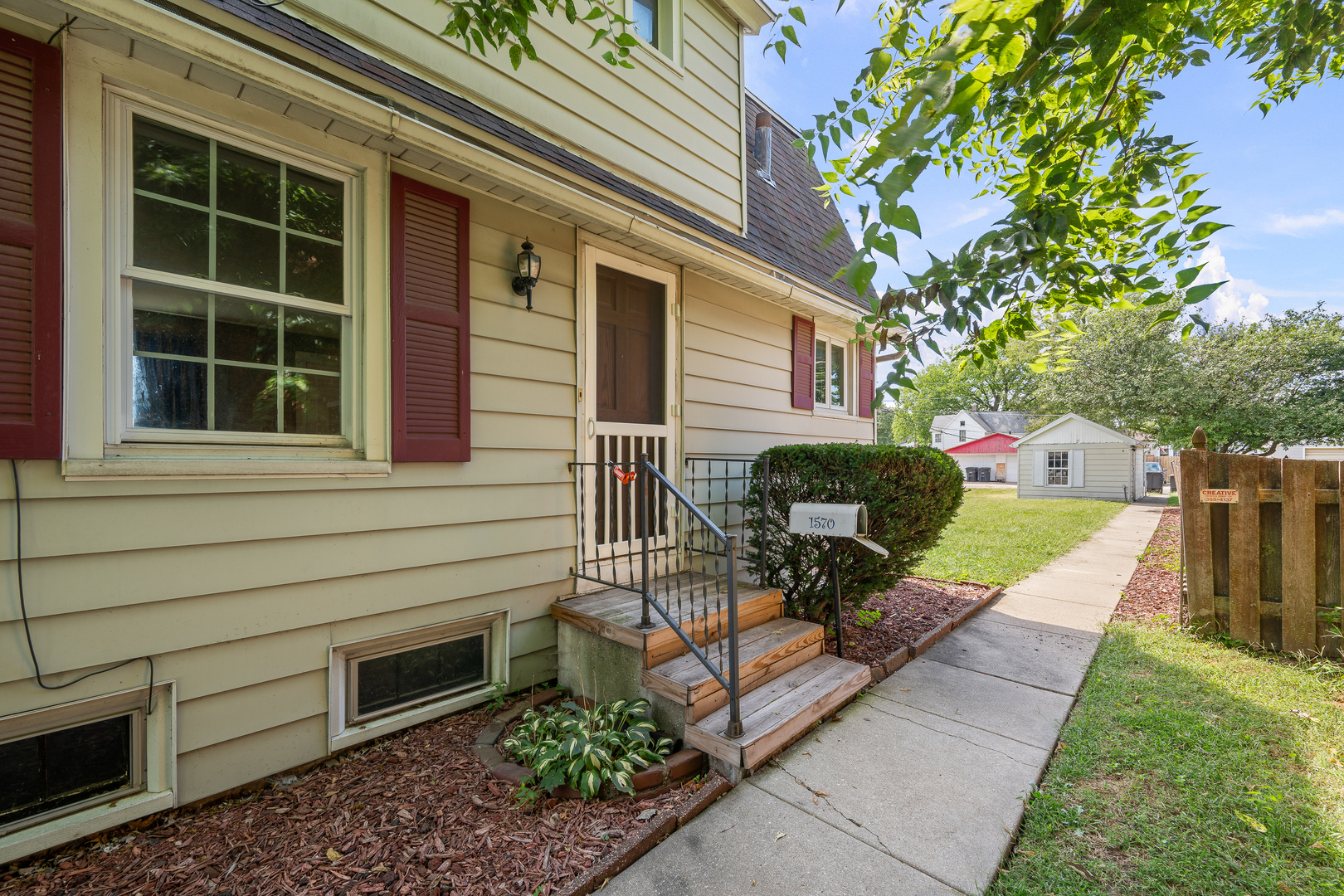 1570 43rd Street Property Photo 3