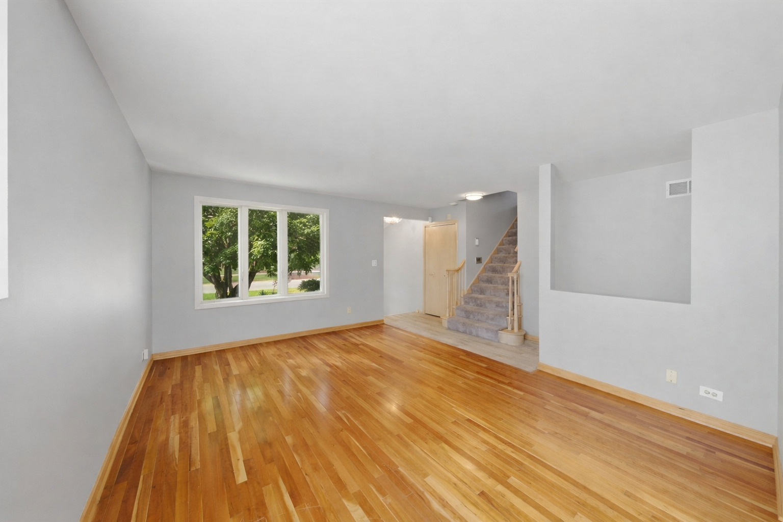 10623 Windsor Drive Property Photo 3
