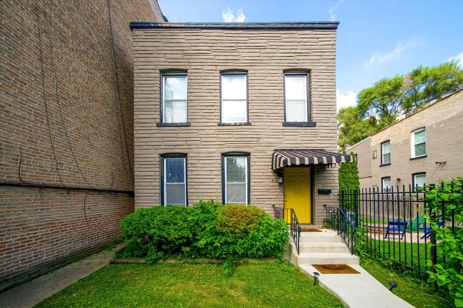 1512 N Maplewood Avenue Property Photo 2