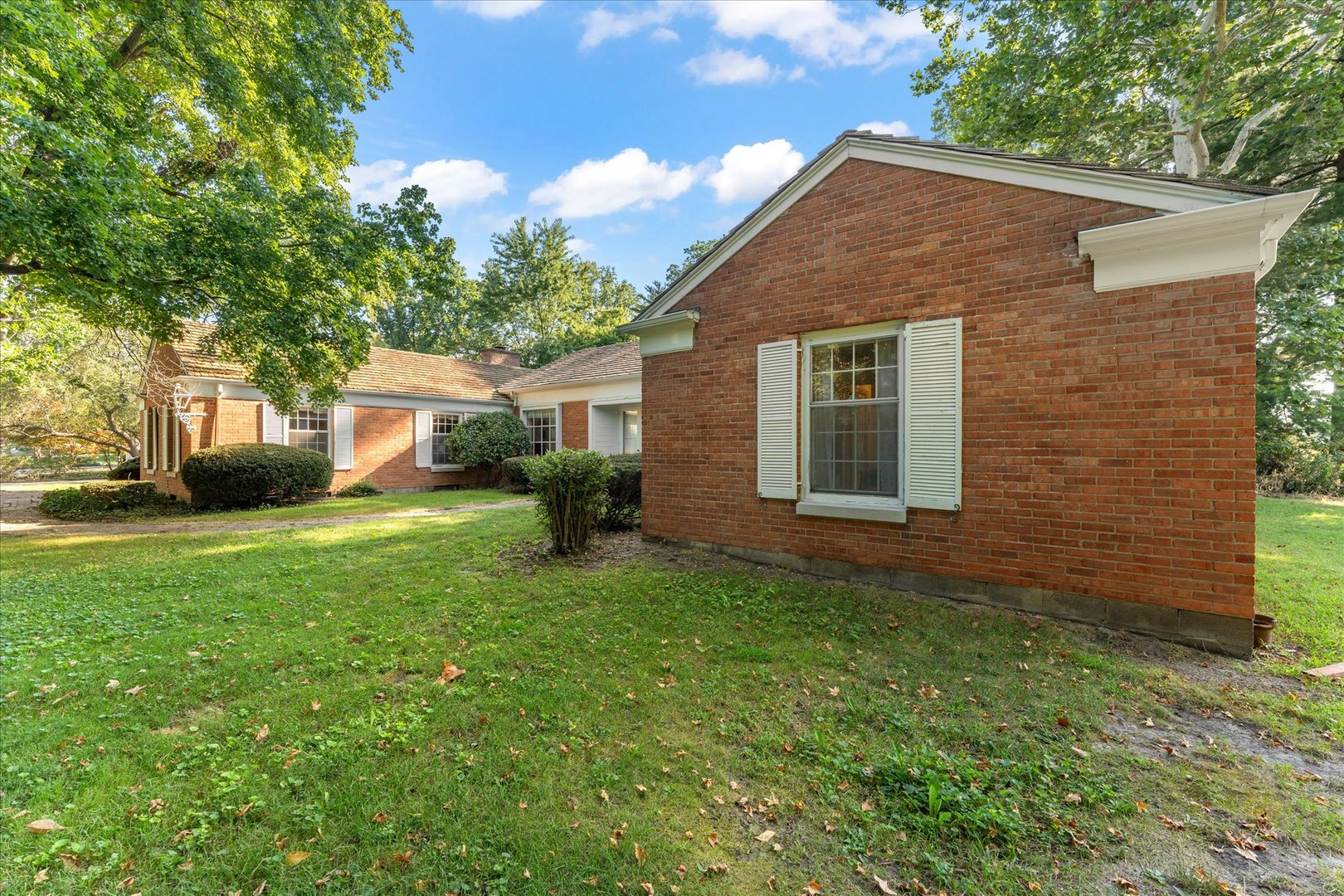 1110 Country Lane Property Photo 2