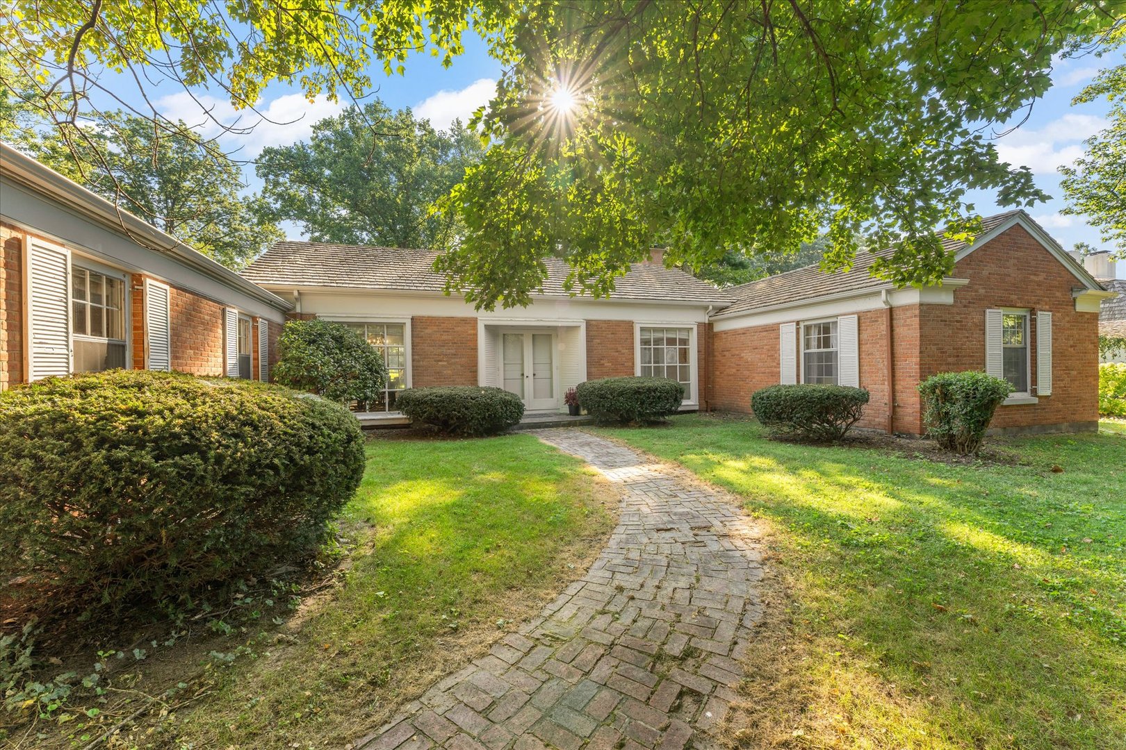 1110 Country Lane Property Photo 3