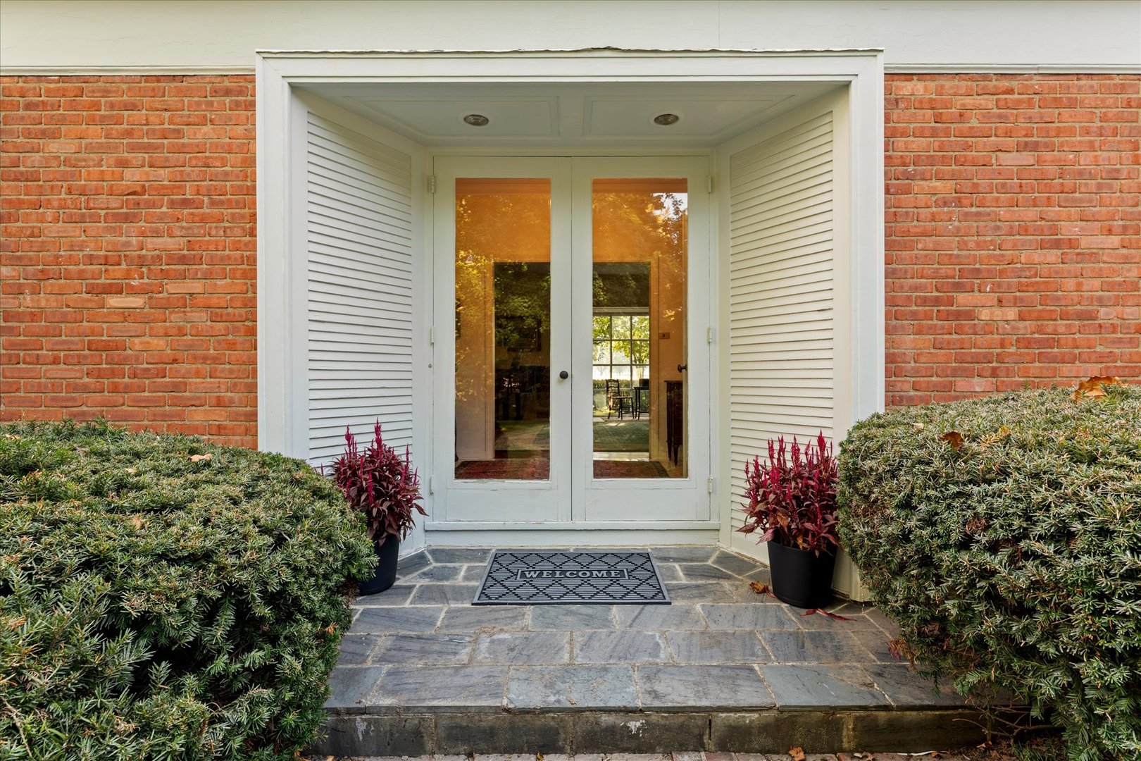 1110 Country Lane Property Photo 4