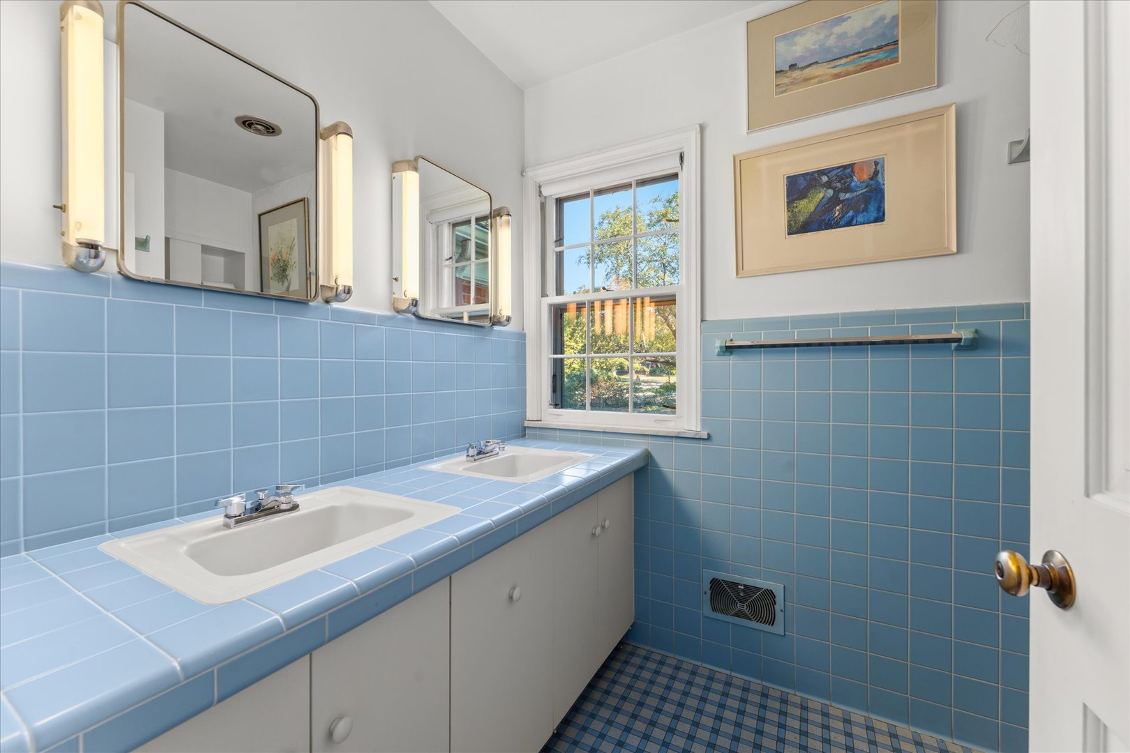 1110 Country Lane Property Photo 32