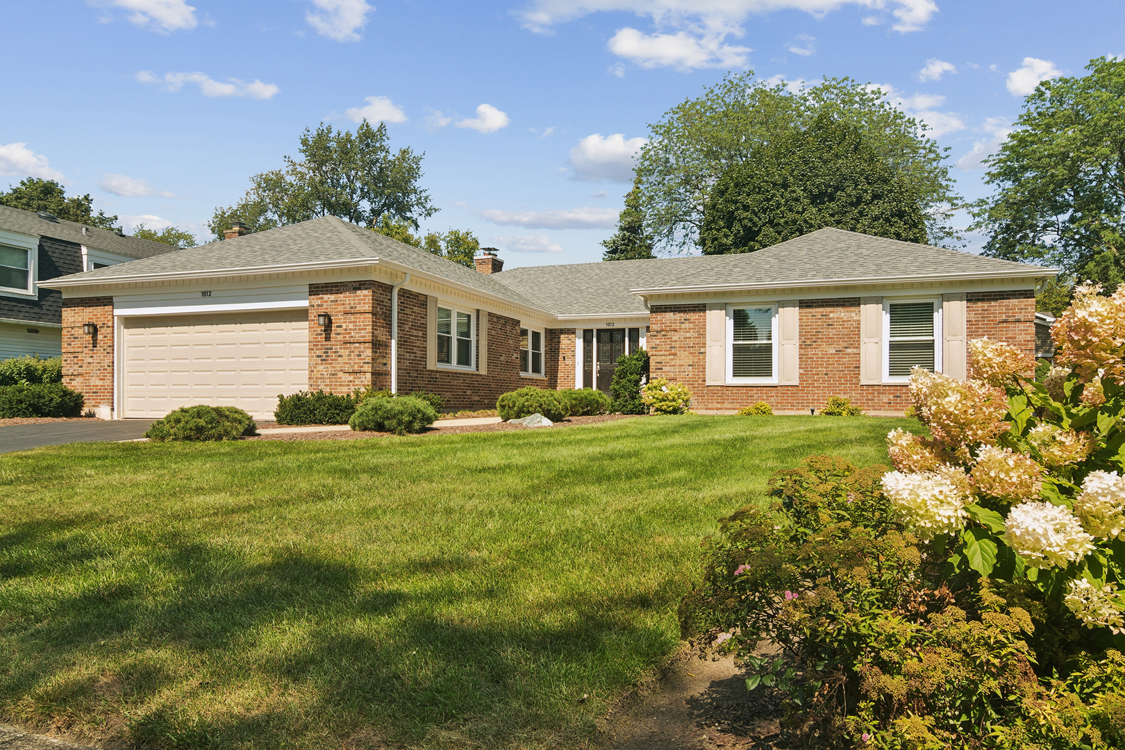 1012 W Mallard Drive Property Photo 1