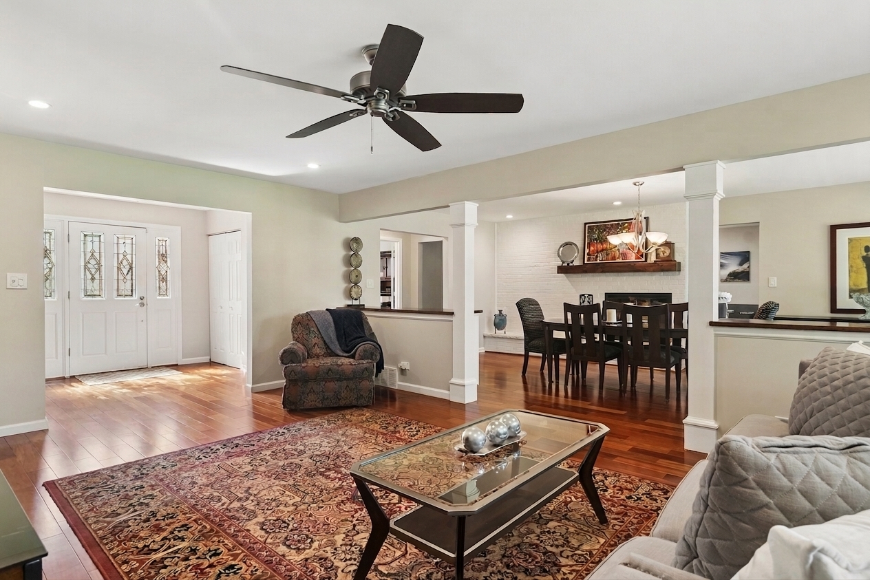 1012 W Mallard Drive Property Photo 3