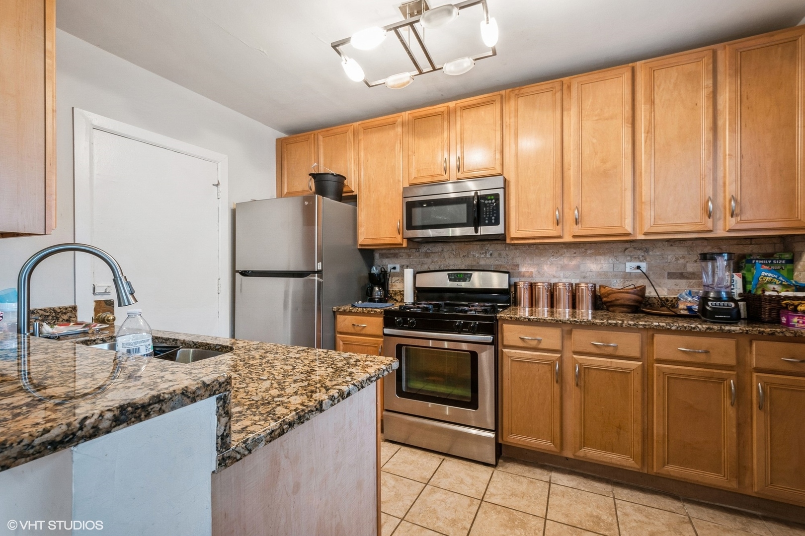 1224 W Chase Avenue 1f Property Photo 4