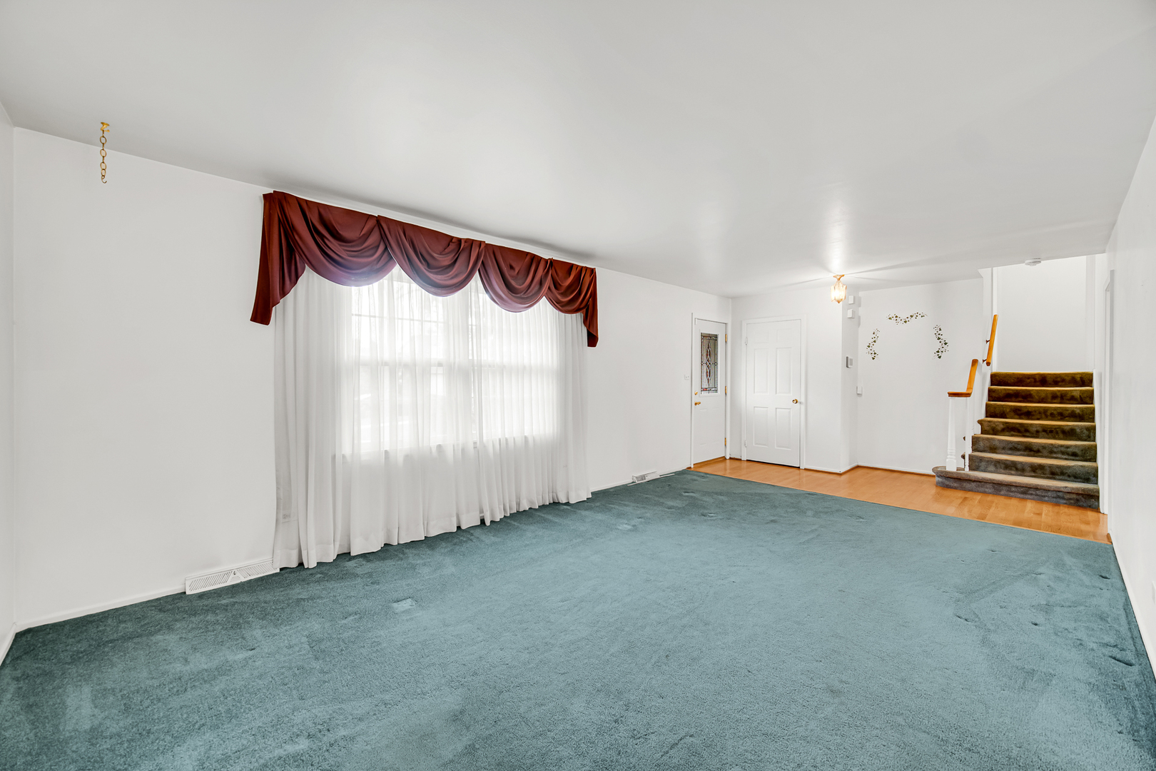 986 Harvard Lane Property Photo 4