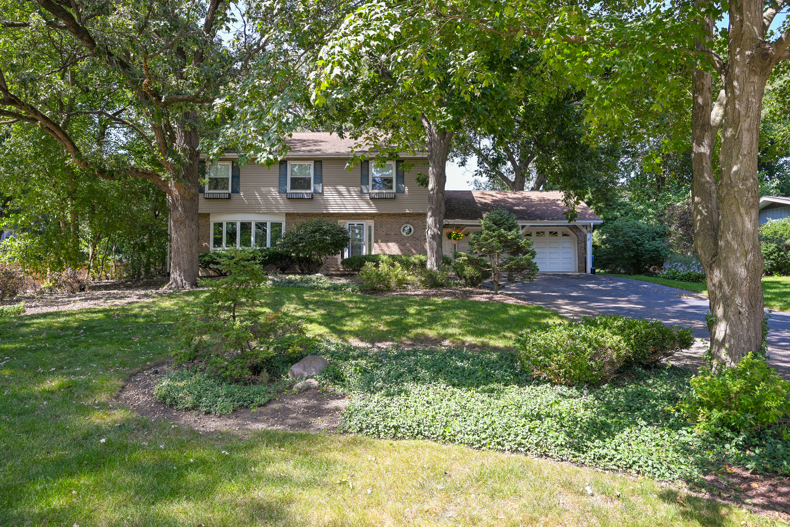 26w530 Prairie Avenue Property Photo 1