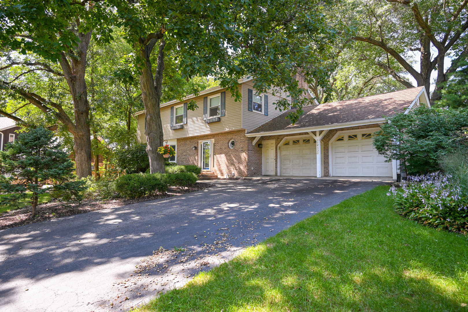 26w530 Prairie Avenue Property Photo 2