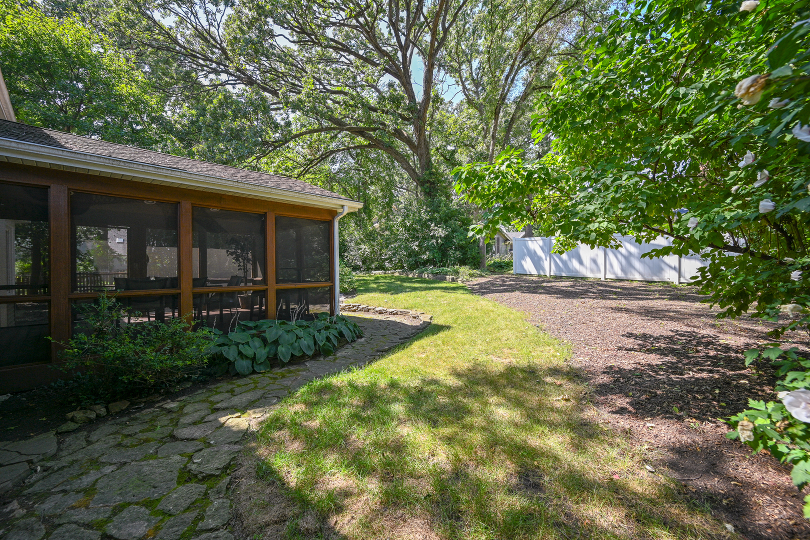 26w530 Prairie Avenue Property Photo 3