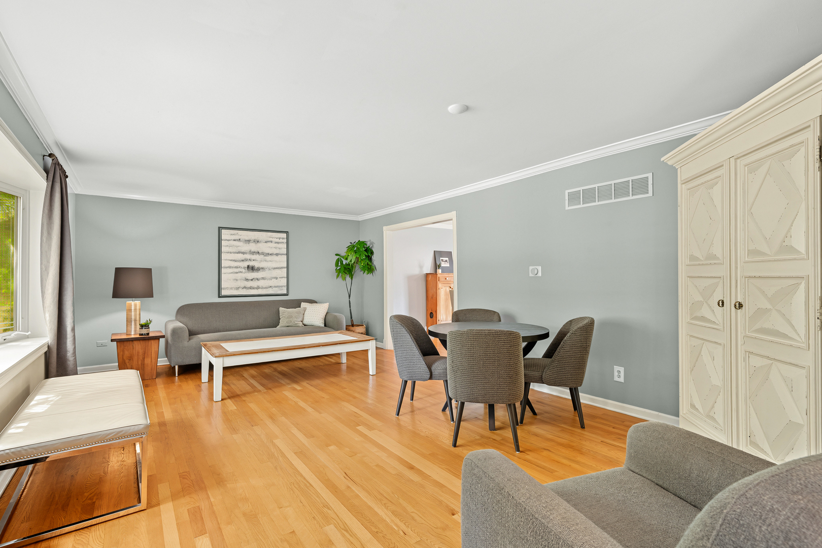 26w530 Prairie Avenue Property Photo 6