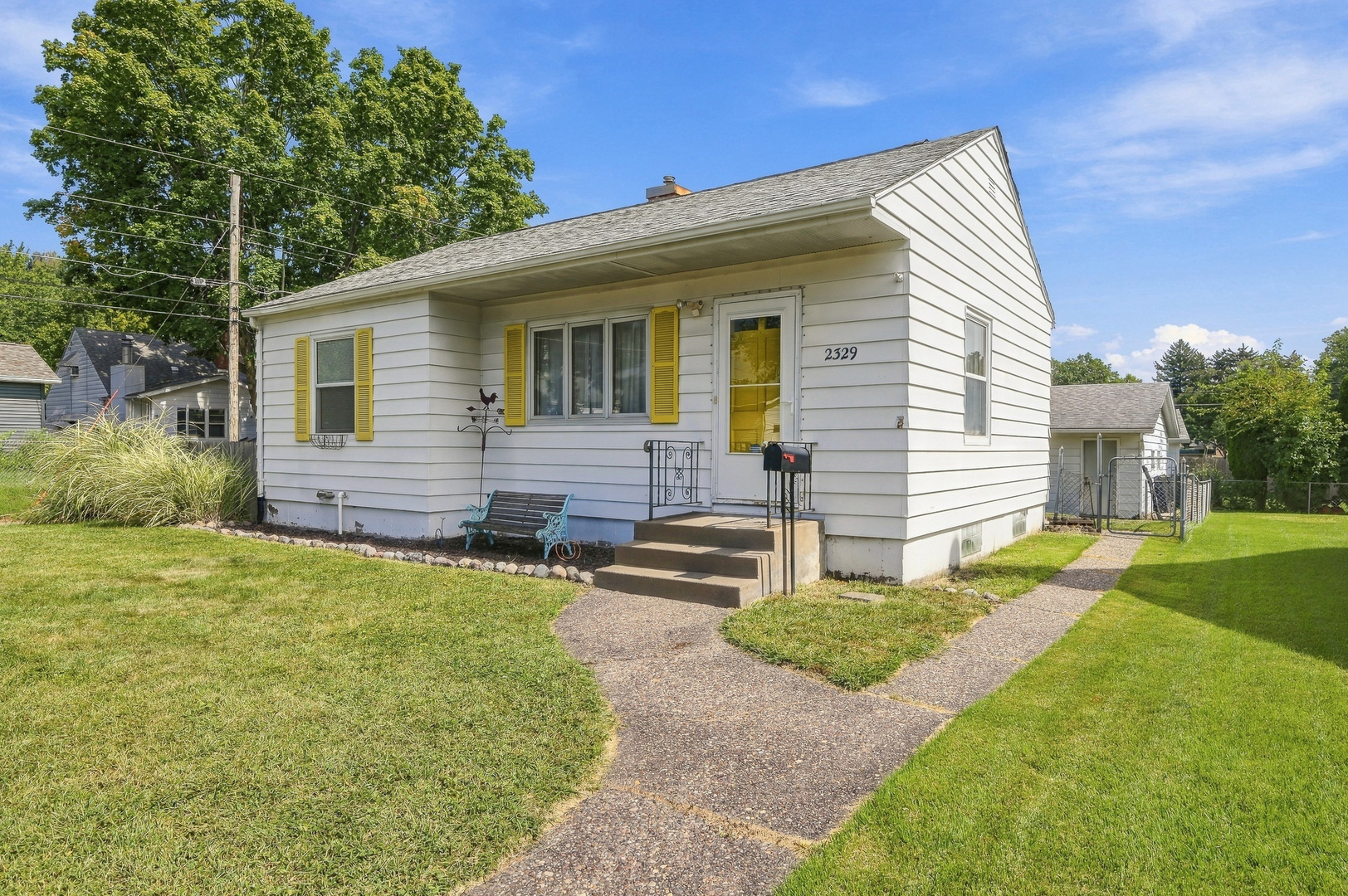 2329 Frances Place Property Photo 2