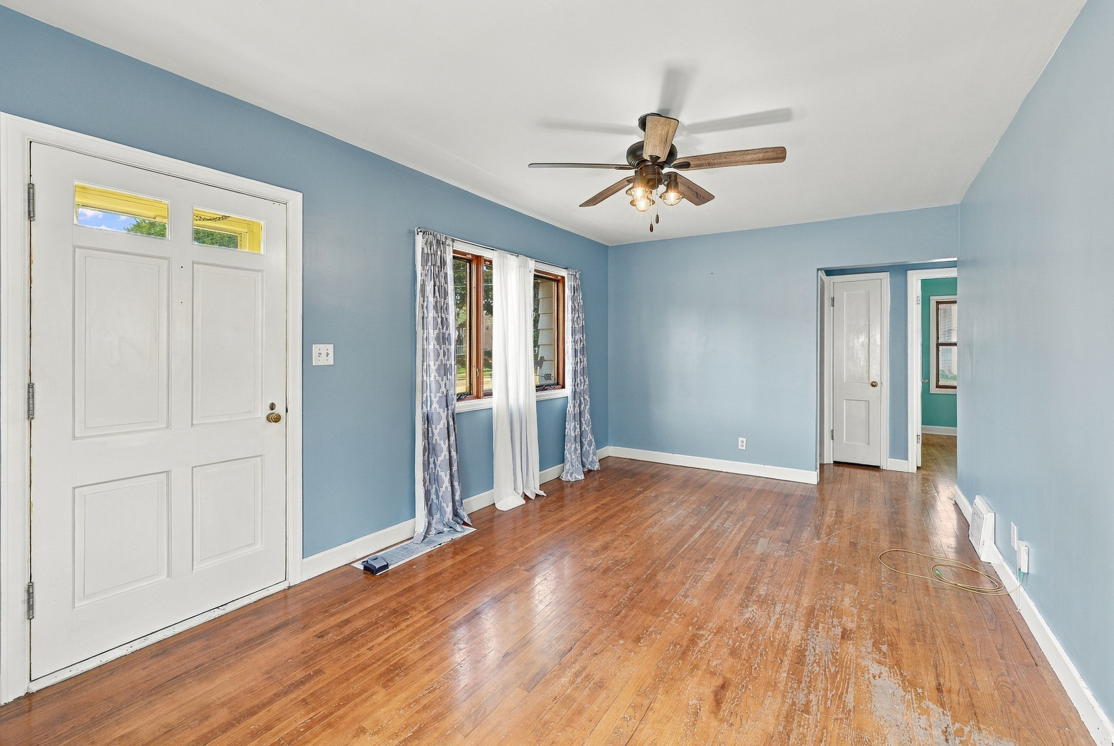 2329 Frances Place Property Photo 4
