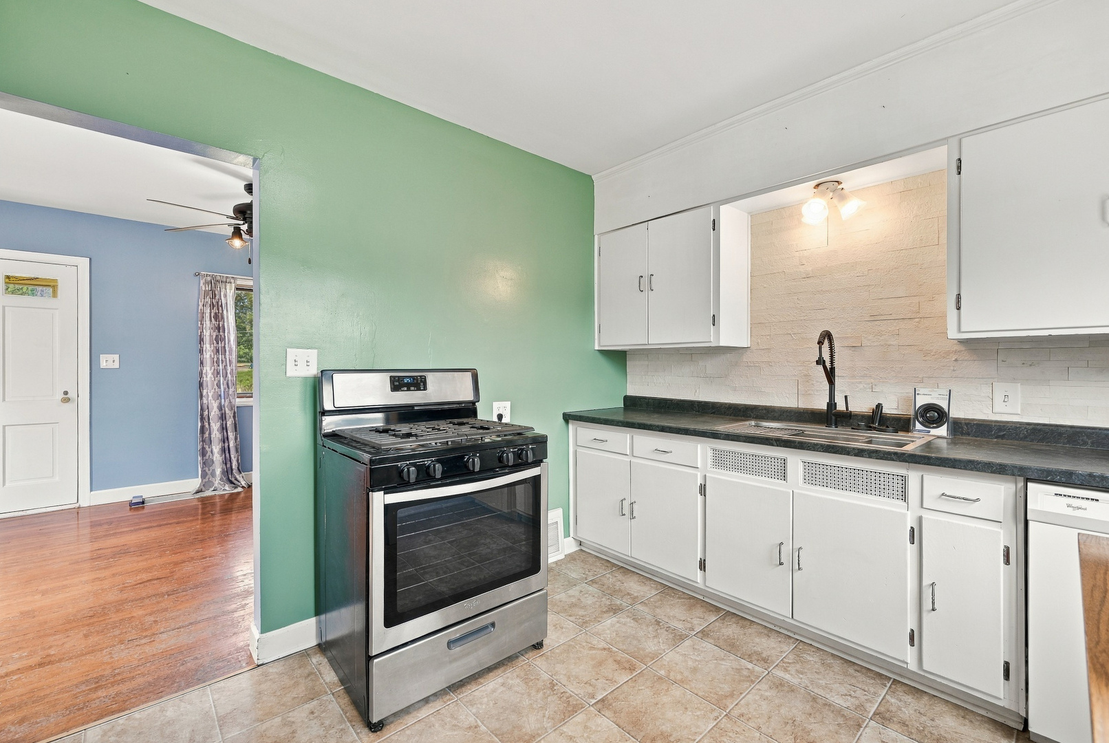 2329 Frances Place Property Photo 13