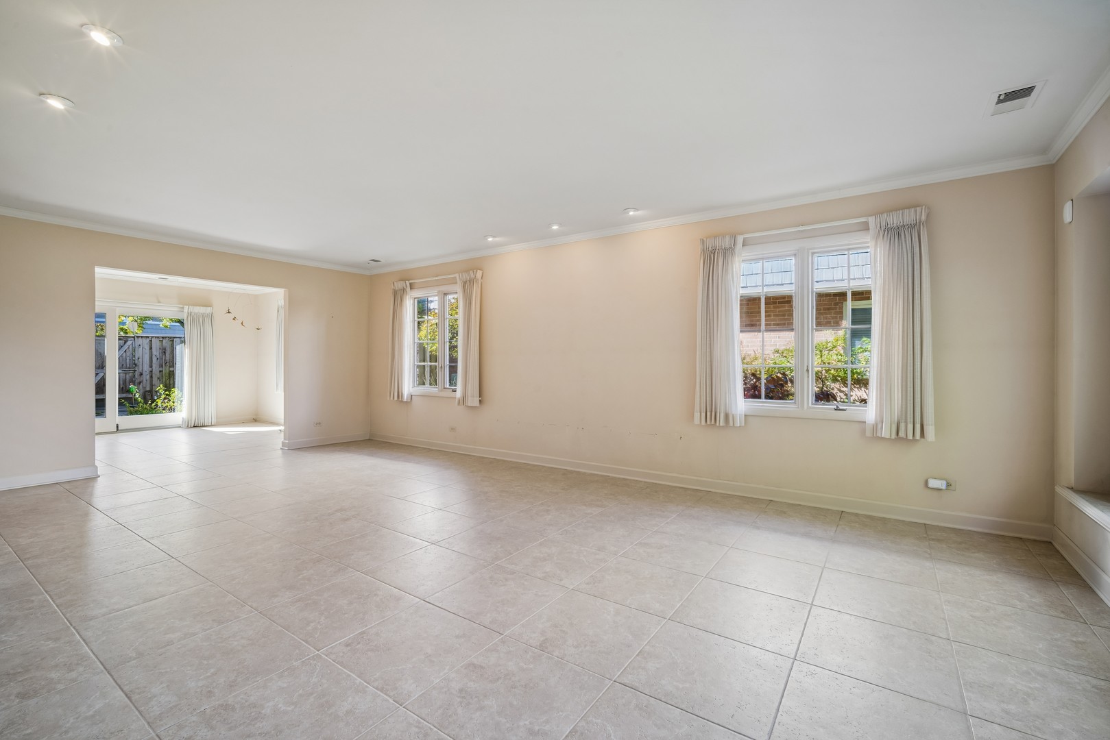 1466 Concorde Circle Property Photo 3