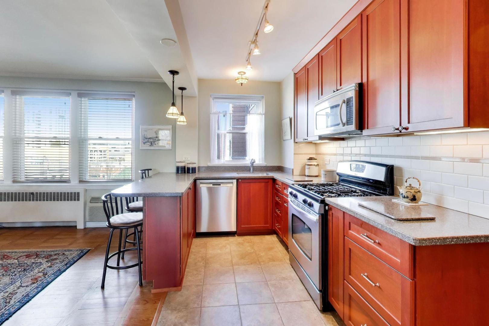 1585 Ridge Avenue 505 Property Photo 11
