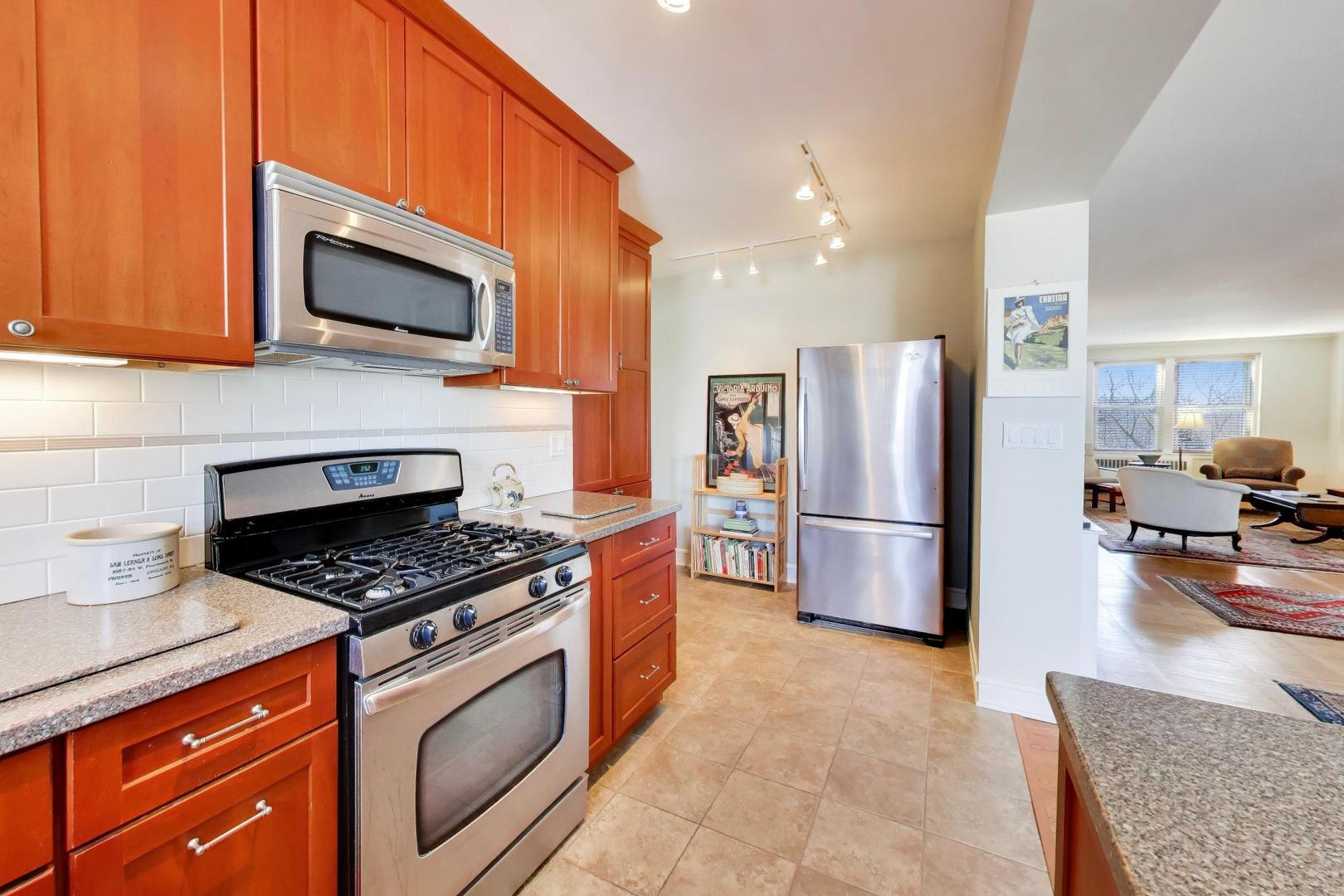 1585 Ridge Avenue 505 Property Photo 12