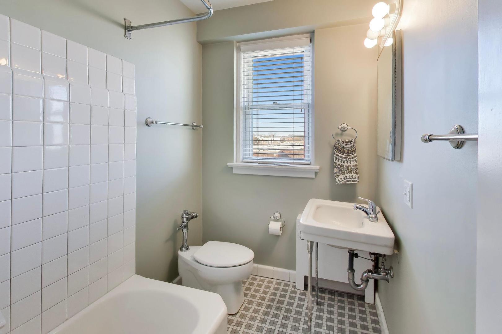 1585 Ridge Avenue 505 Property Photo 22