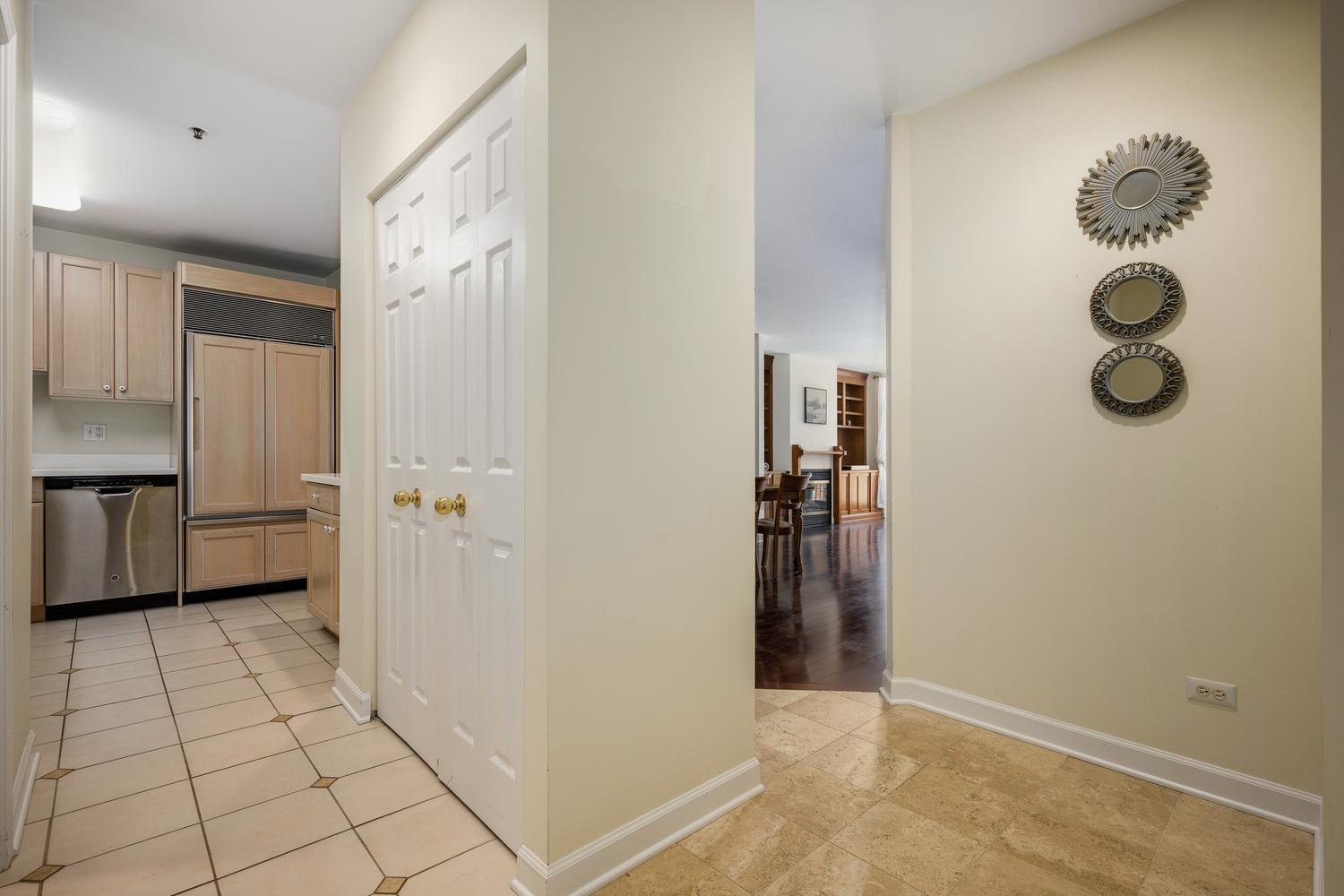 1107 Greenleaf Avenue 3g Property Photo 3