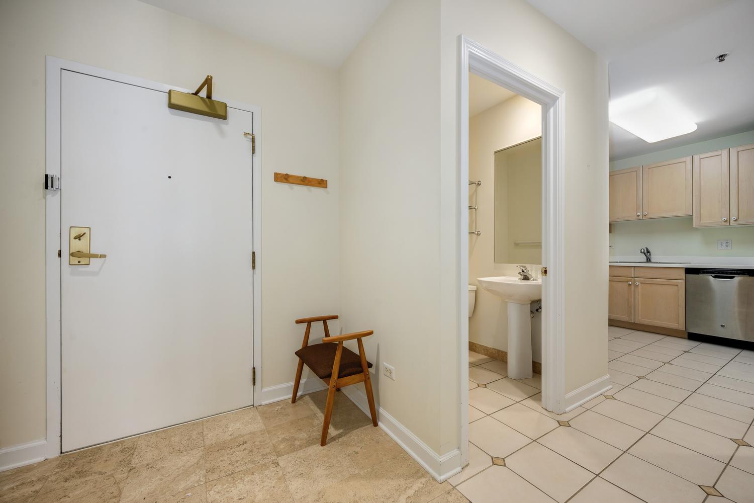 1107 Greenleaf Avenue 3g Property Photo 4